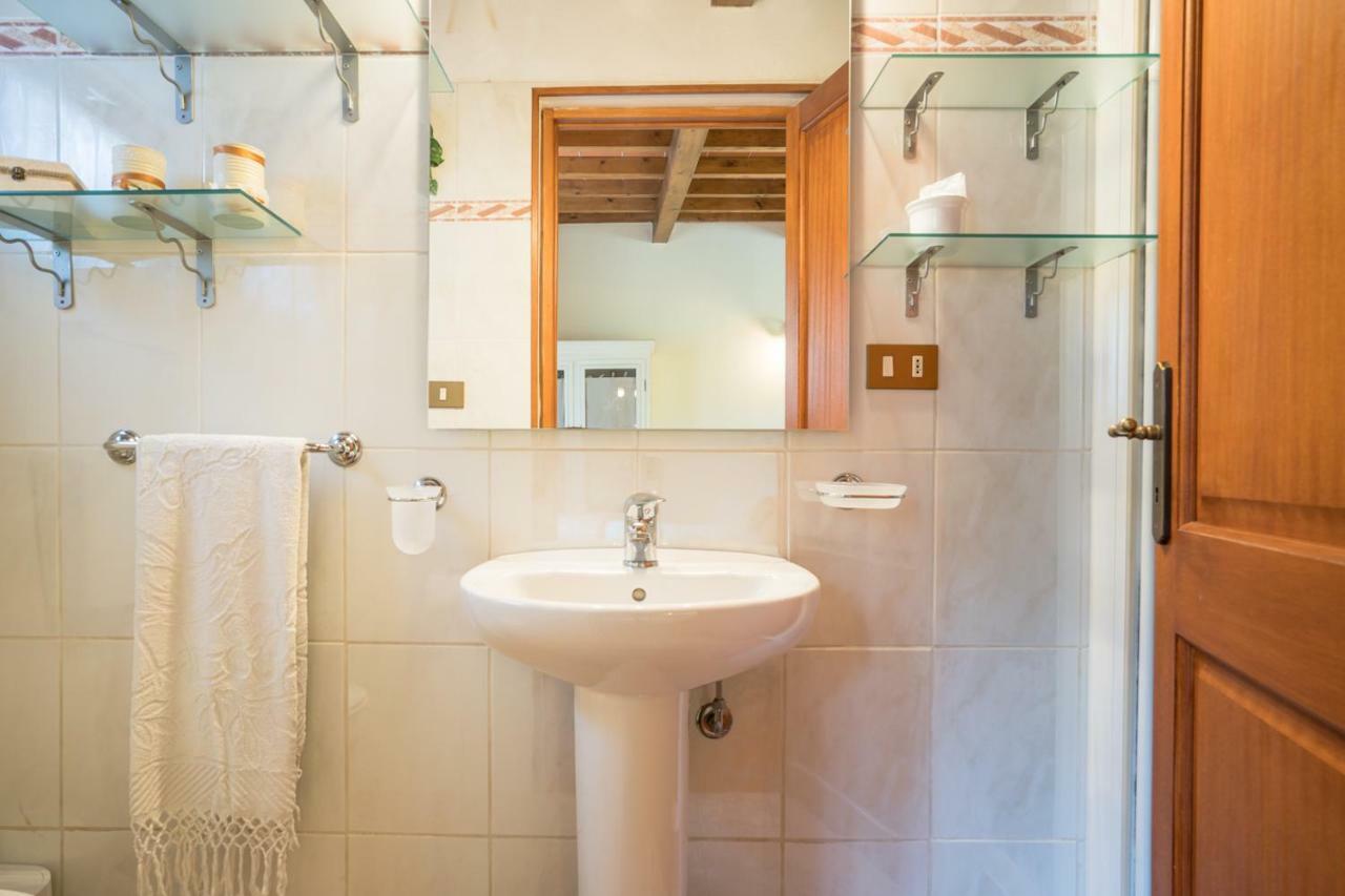 B&B Rosso Baccara Montevettolini Bagian luar foto