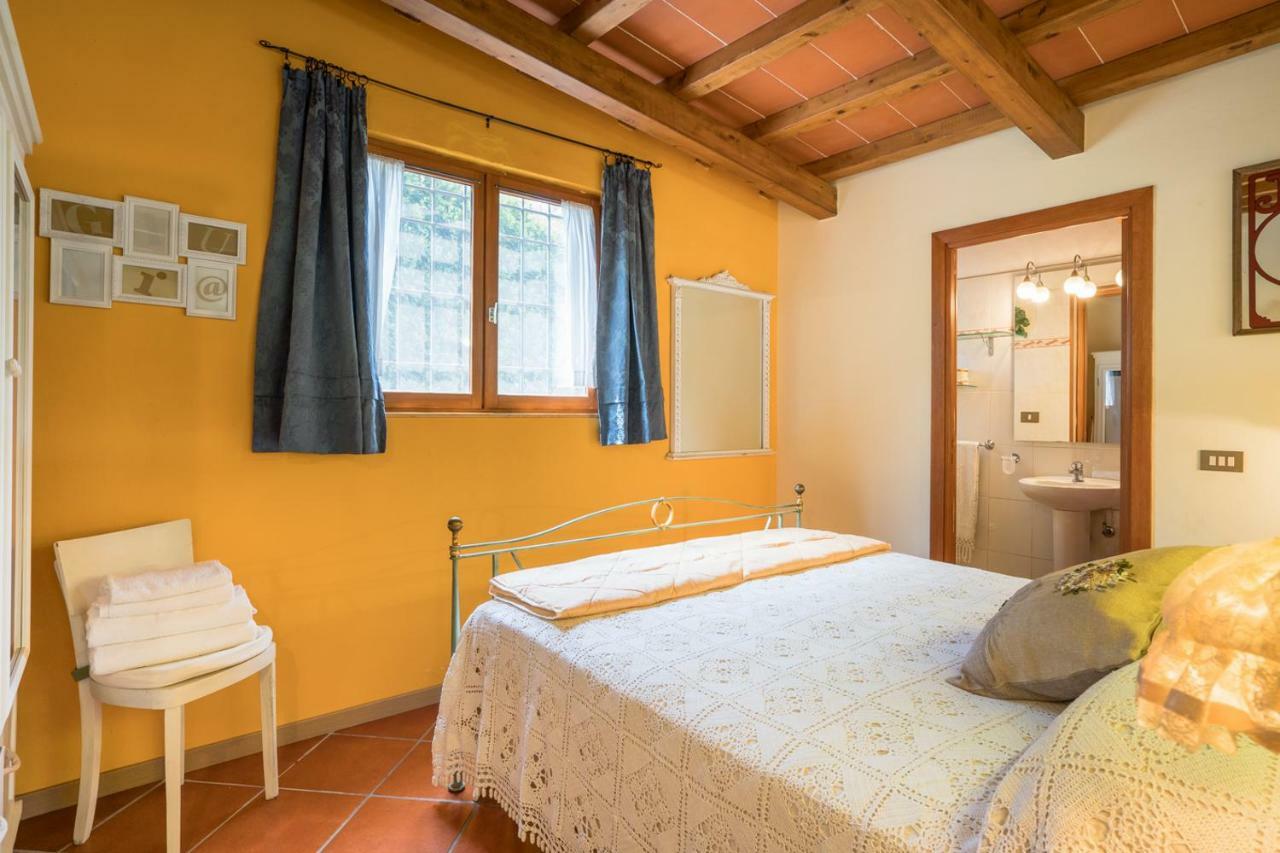B&B Rosso Baccara Montevettolini Bagian luar foto
